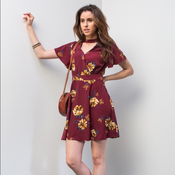 front cut floral dress🌸💃👗 - Picture 3 of 7